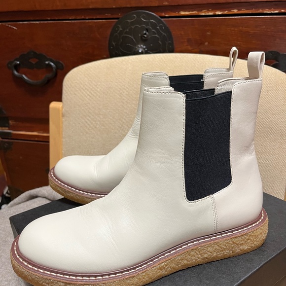 NWT J. CREW Cream colored Leather Chelsea Boots SZ 8 w/ Rubber Sole ANKLE BOOTS - Picture 7 of 10